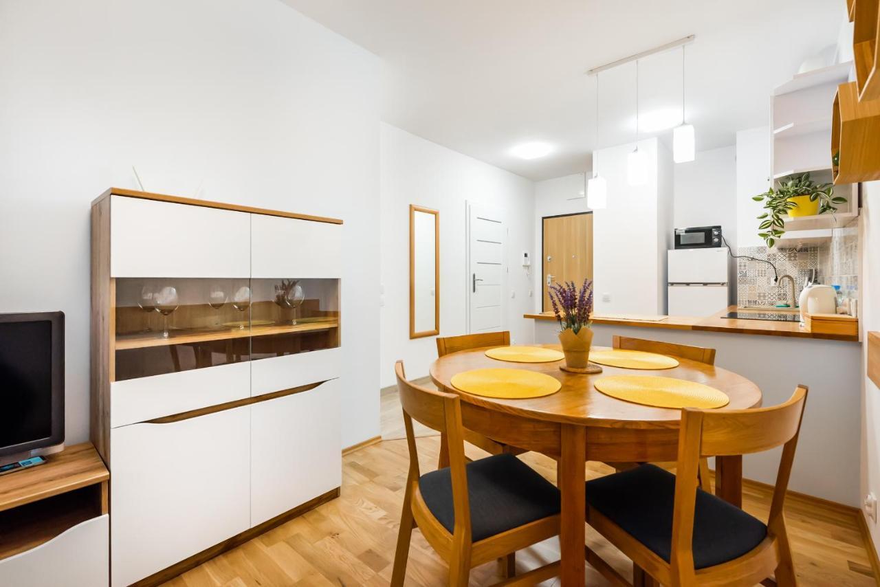 Metro Bemowo Colourful Apartment Varsovia Exterior foto