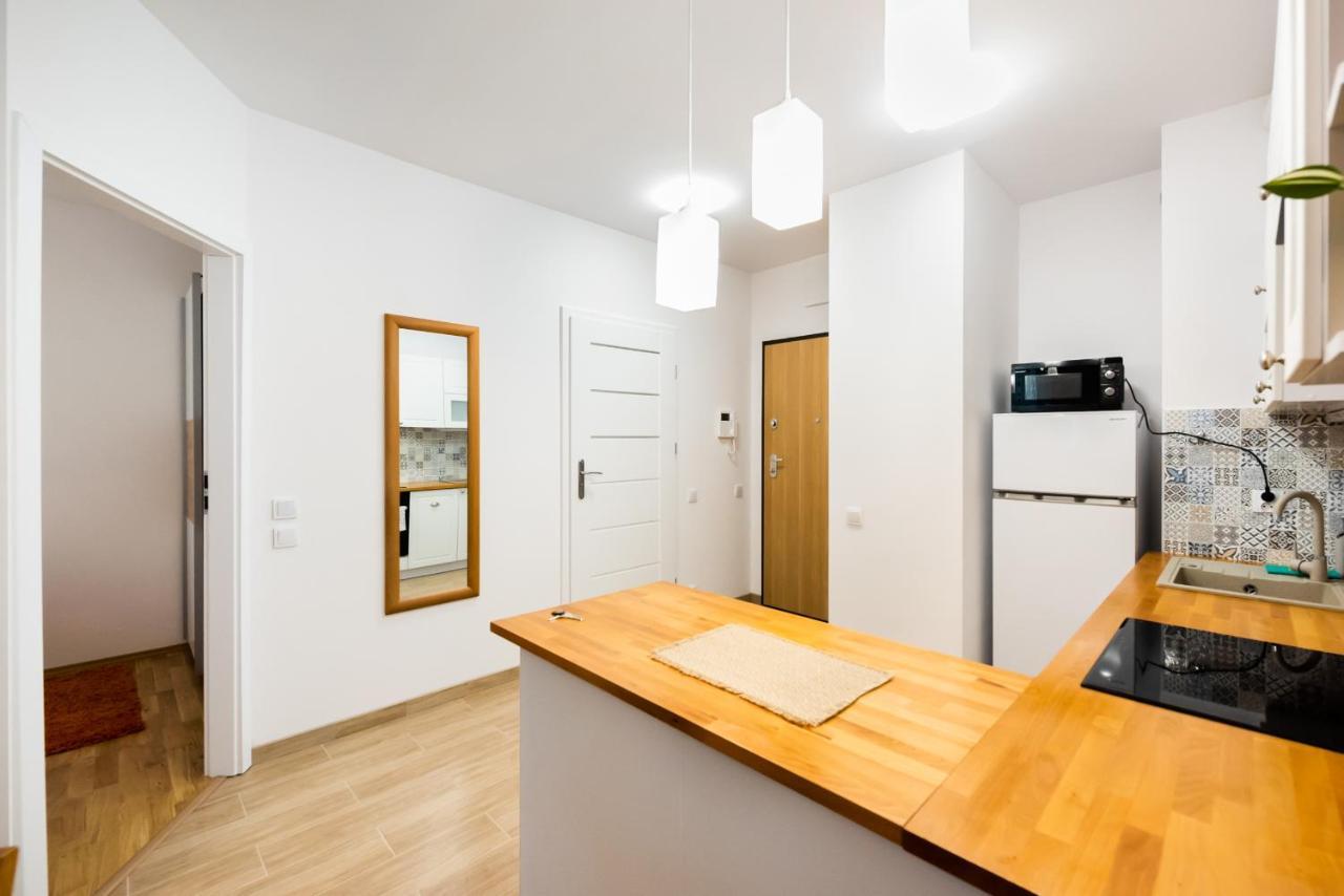 Metro Bemowo Colourful Apartment Varsovia Exterior foto
