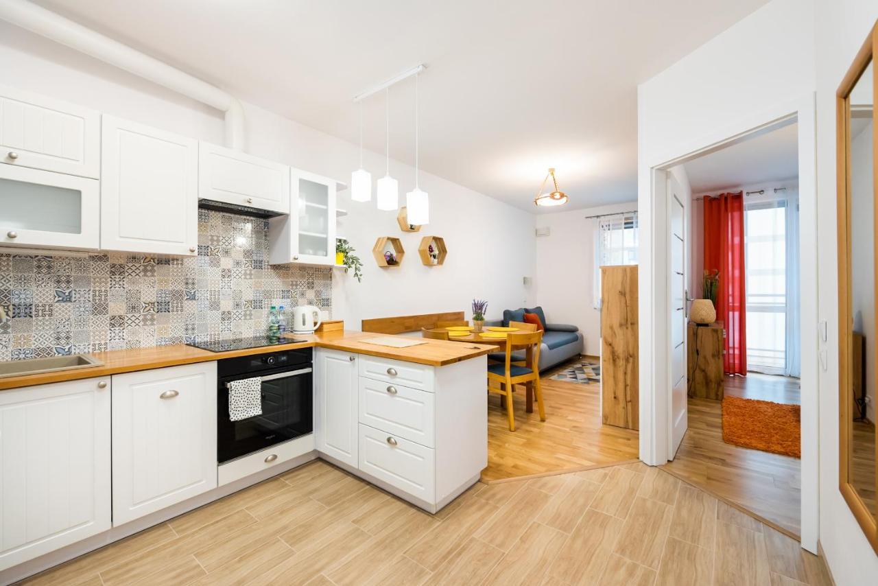 Metro Bemowo Colourful Apartment Varsovia Exterior foto